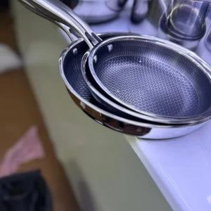 ماهیتابه استیل لیزری تک دسته بدن درب مارک ترامنتینا برزیل سایز ۲۸